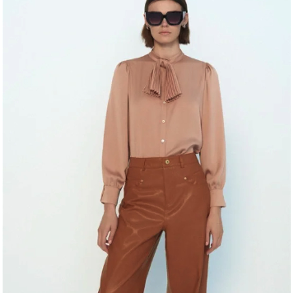 Zara BLOUSE FLUIDE À NOEUD Champagne Rose Gold Bow Tie Button Up XS